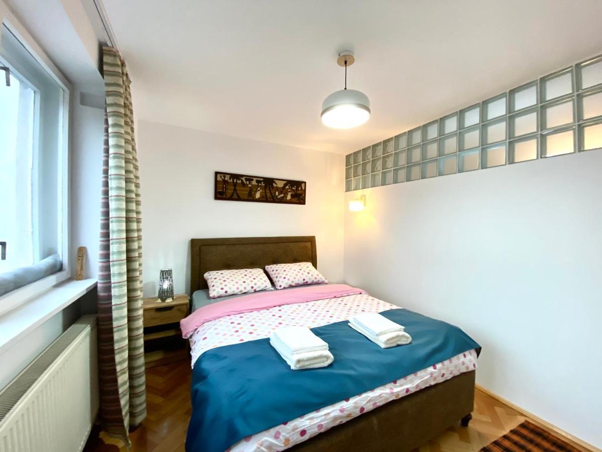 Appartamento Barlog Braşov Esterno foto